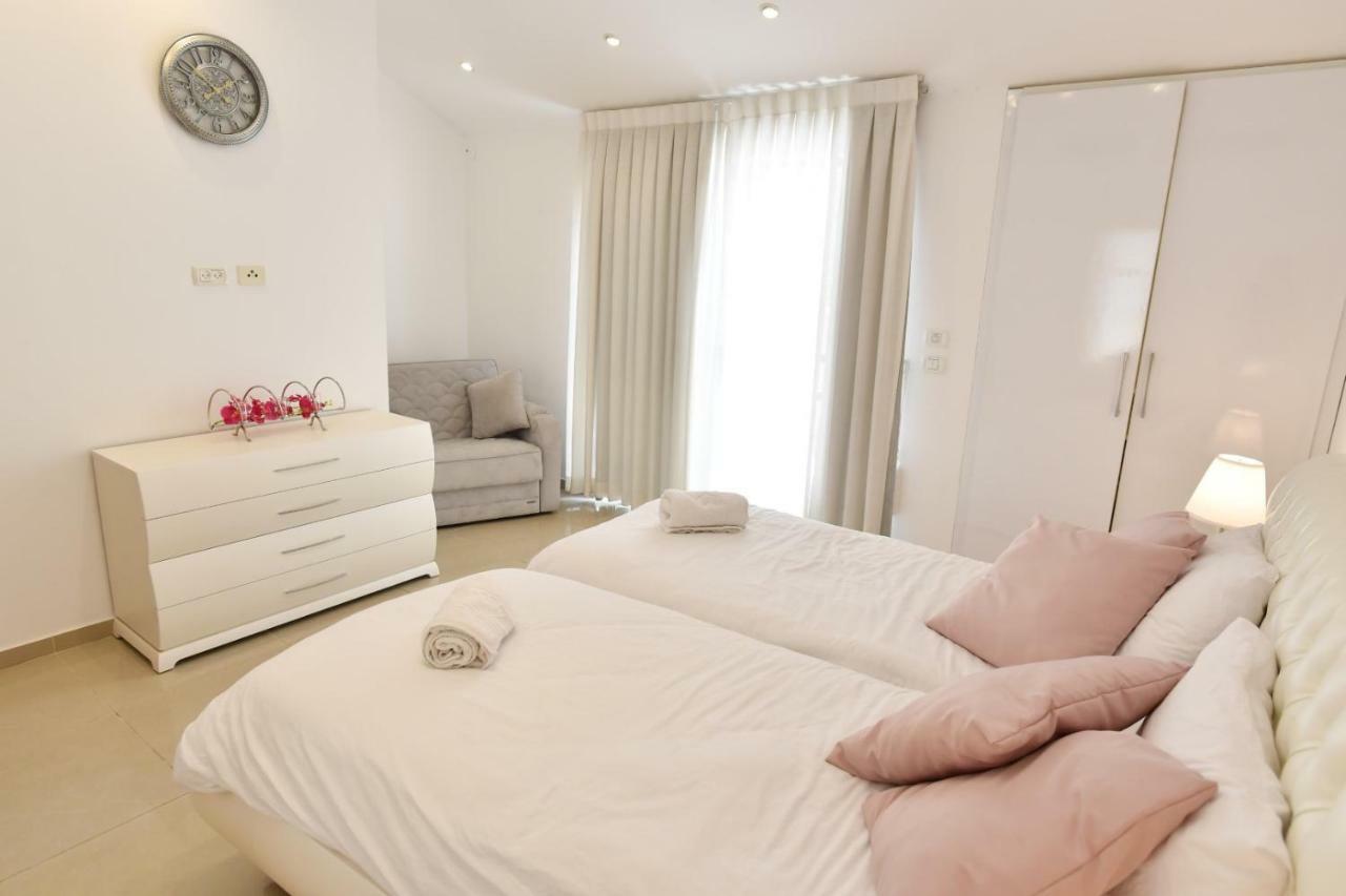 Saidoff, Amazing 4 Bedroom 3 Bath In City Center, Pool, Parking!!! Jeruzalém Exteriér fotografie
