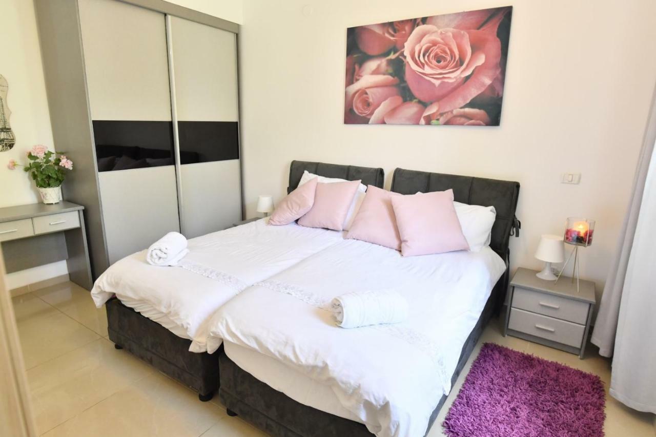 Saidoff, Amazing 4 Bedroom 3 Bath In City Center, Pool, Parking!!! Jeruzalém Exteriér fotografie