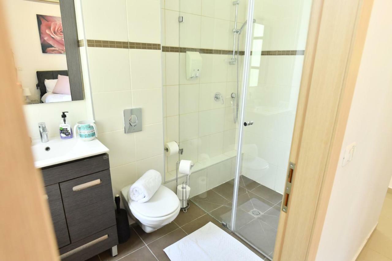 Saidoff, Amazing 4 Bedroom 3 Bath In City Center, Pool, Parking!!! Jeruzalém Exteriér fotografie