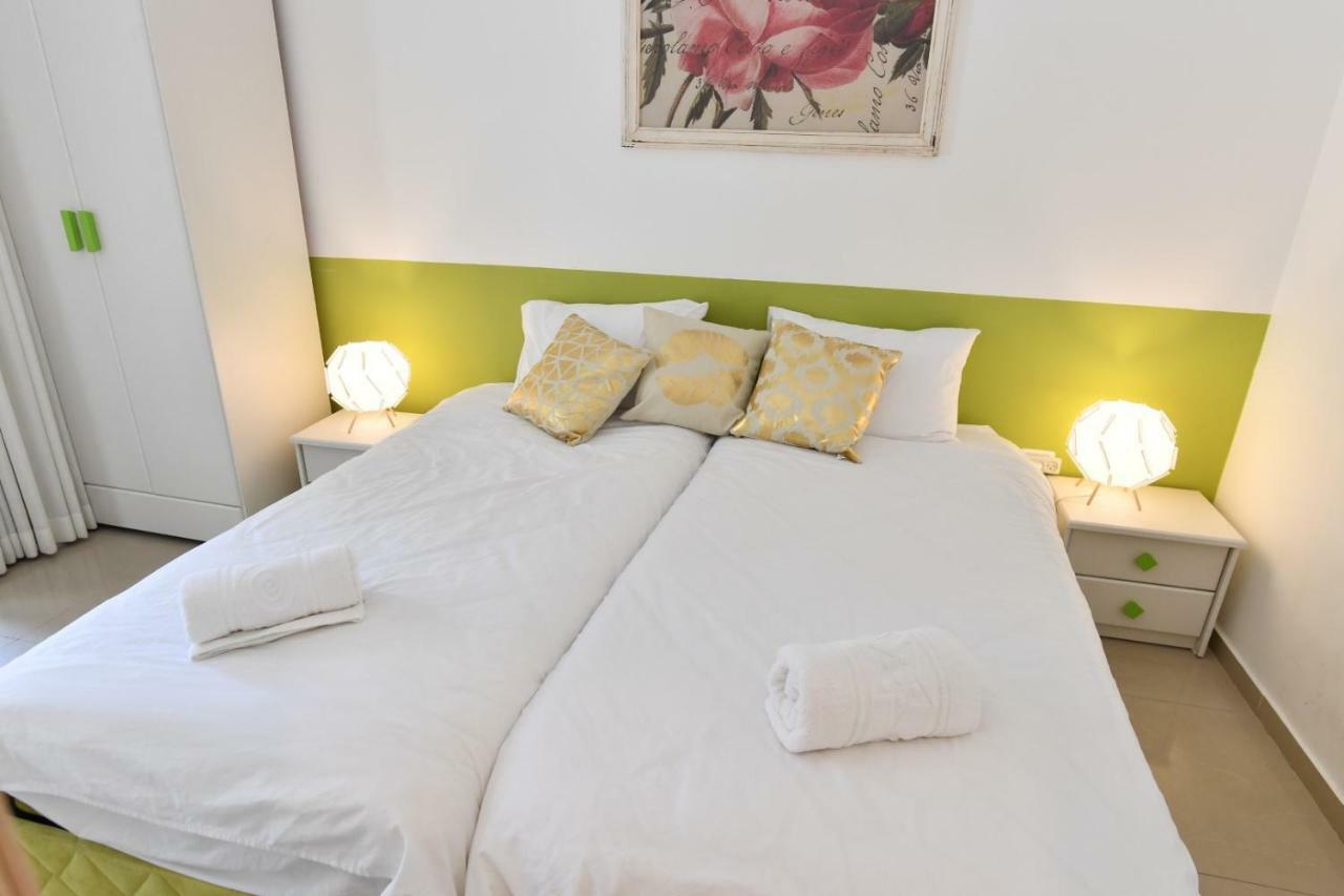 Saidoff, Amazing 4 Bedroom 3 Bath In City Center, Pool, Parking!!! Jeruzalém Exteriér fotografie
